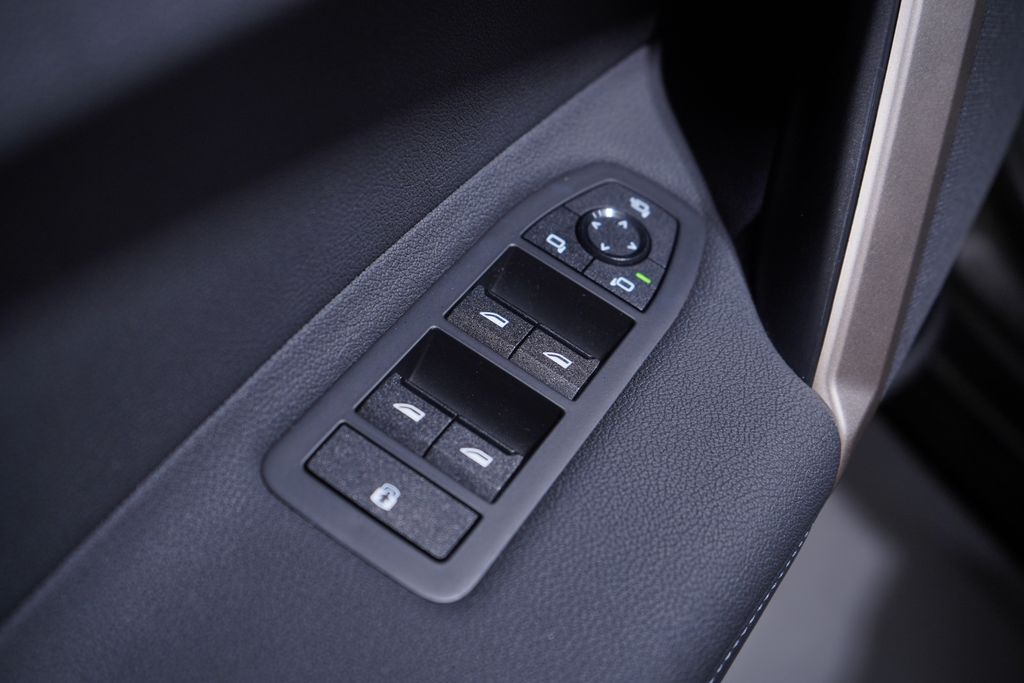 Thumbnail: 2023 BMW iX - 16