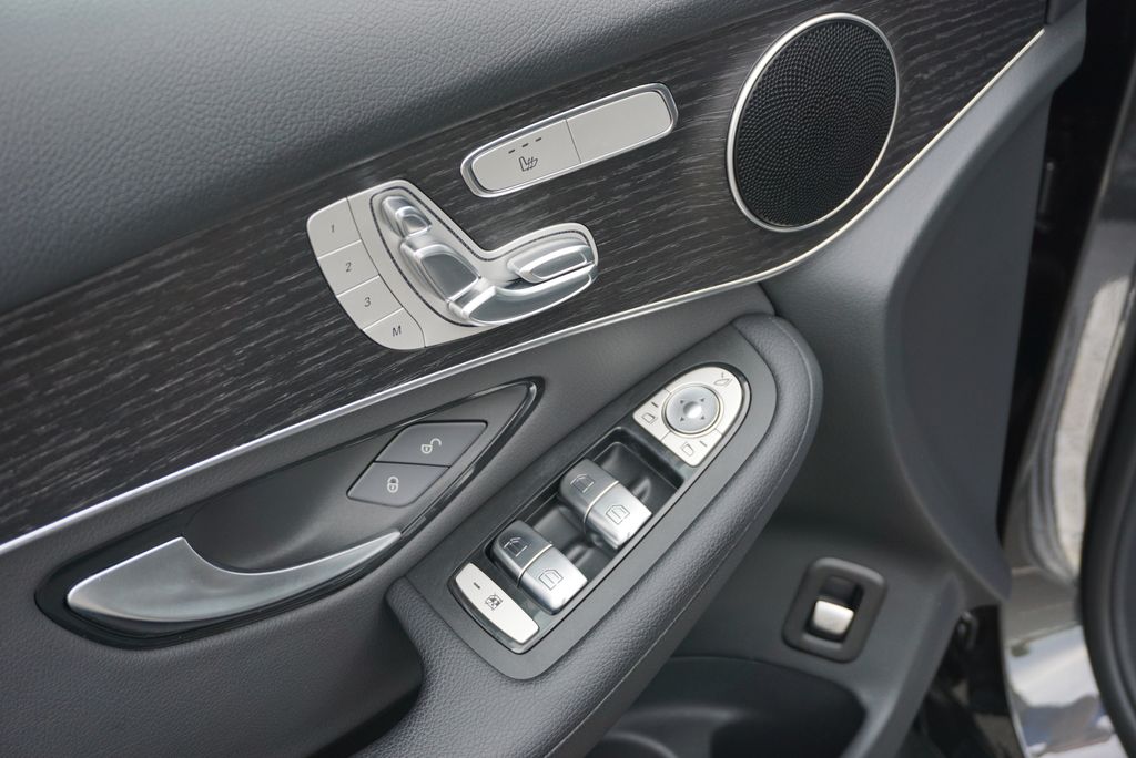 Thumbnail: 2021 Mercedes-Benz GLC - 22