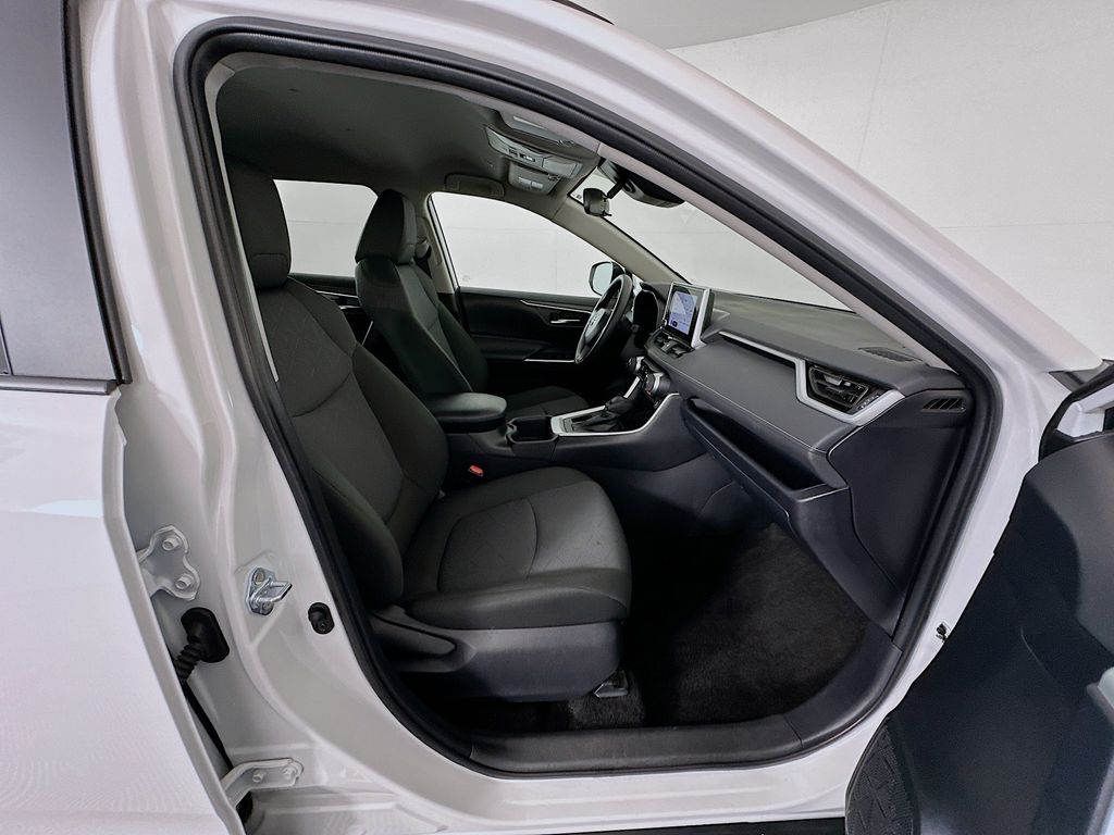 Thumbnail: 2025 Toyota RAV4 - 27