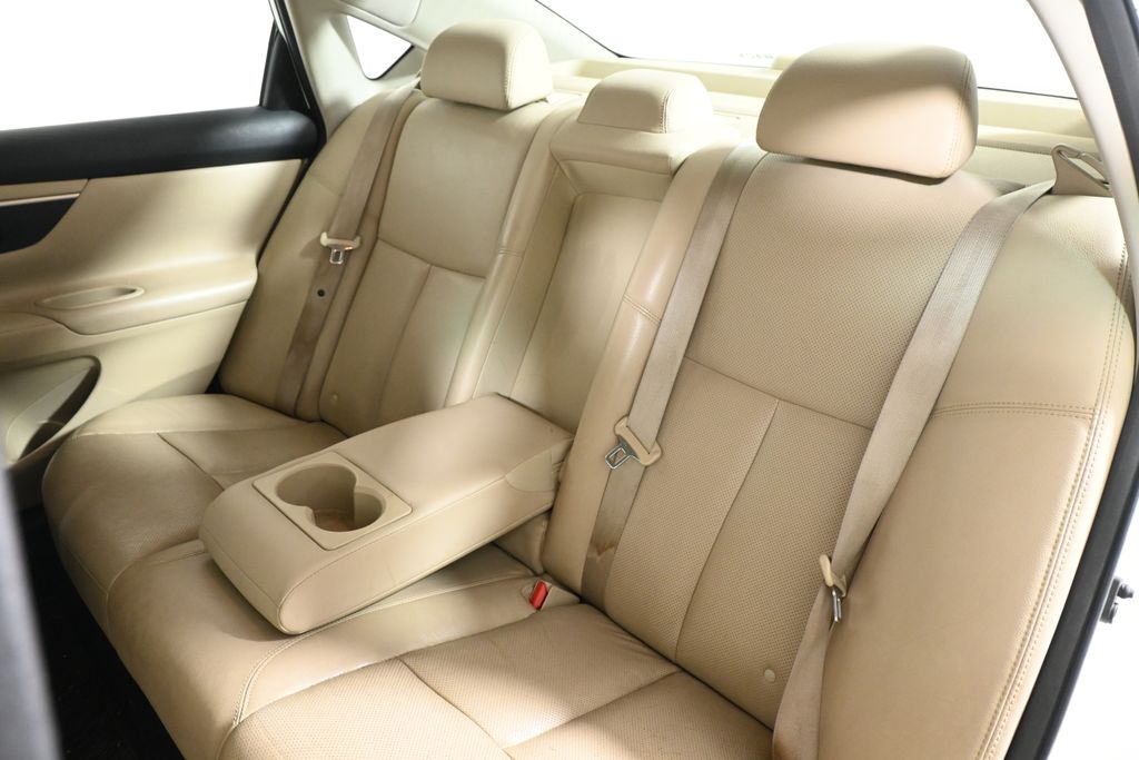 Thumbnail: 2016 Nissan Altima - 4