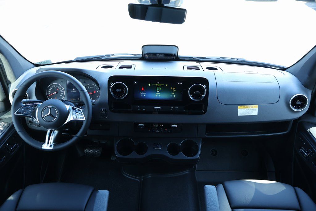 Thumbnail: 2026 Mercedes-Benz Sprinter - 4