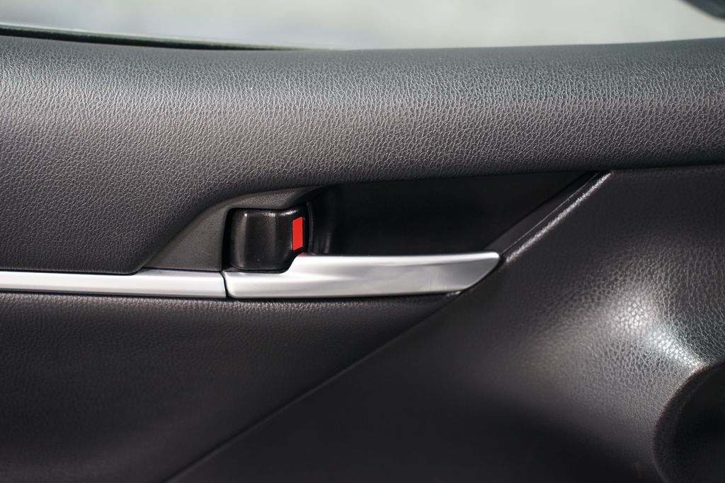 2023 Toyota Camry XSE 32