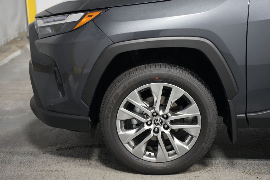 2025 Toyota RAV4 XLE Premium 5