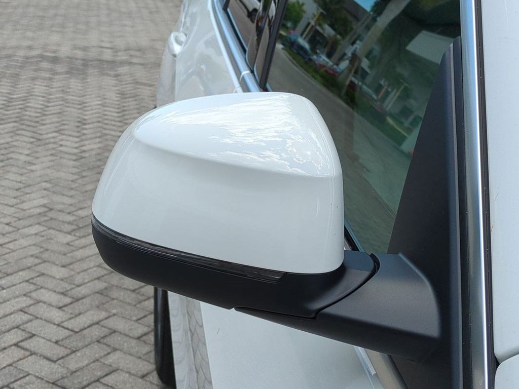New 2026 White BMW sDrive40i image 12