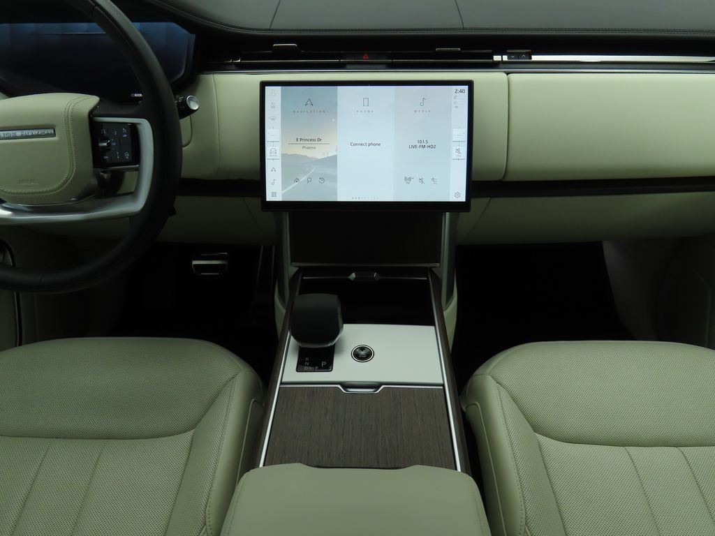 2024 Land Rover Range Rover SE 13