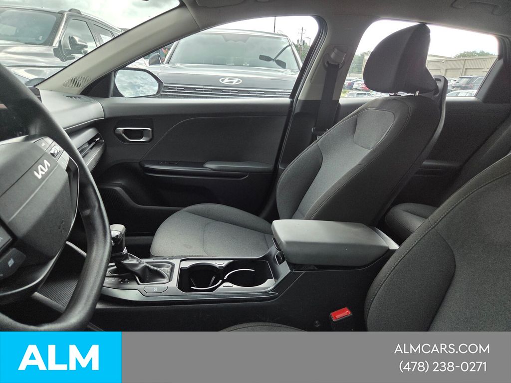 Used 2025 Black Kia LXS image 4