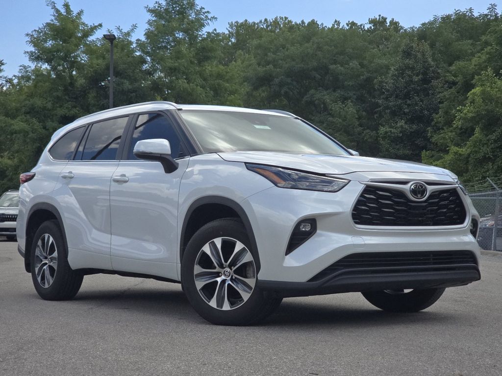 Pearl 2025 Toyota Highlander SUV / Crossover All-Wheel Drive 8-Speed Automatic