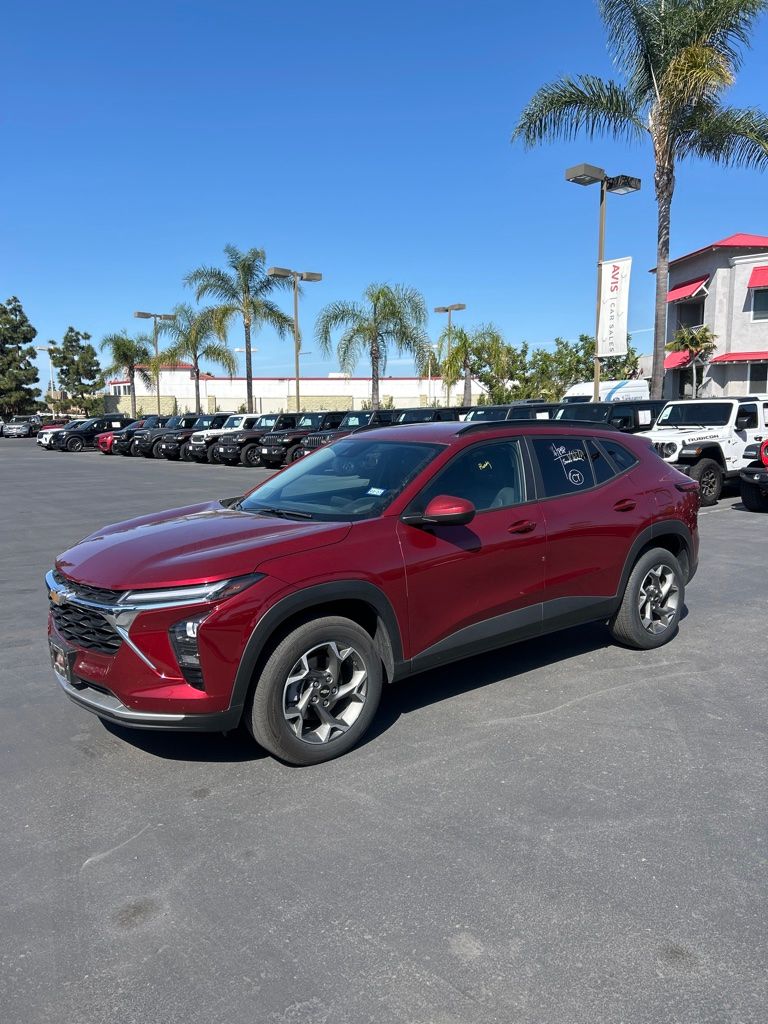 Red (Crimson) 2025 Chevrolet Trax LT FWD SUV / Crossover Front-Wheel Drive 6-Speed Automatic