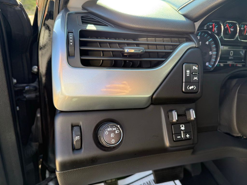 Thumbnail: 2019 Chevrolet Tahoe - 11