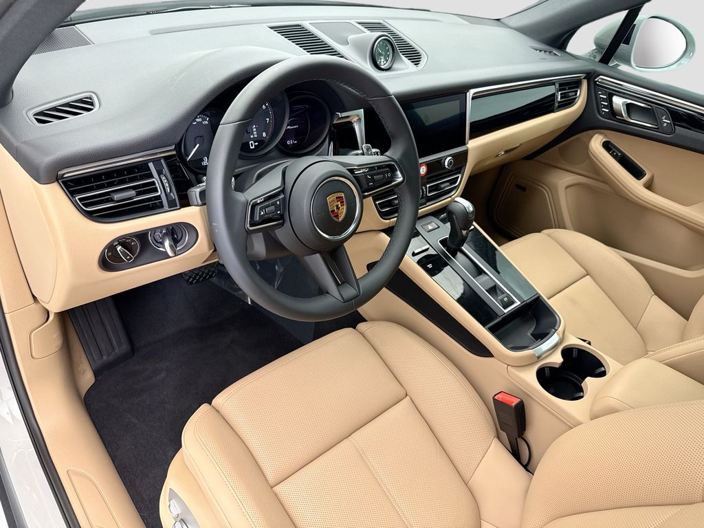 Thumbnail: 2026 Porsche Macan - 4