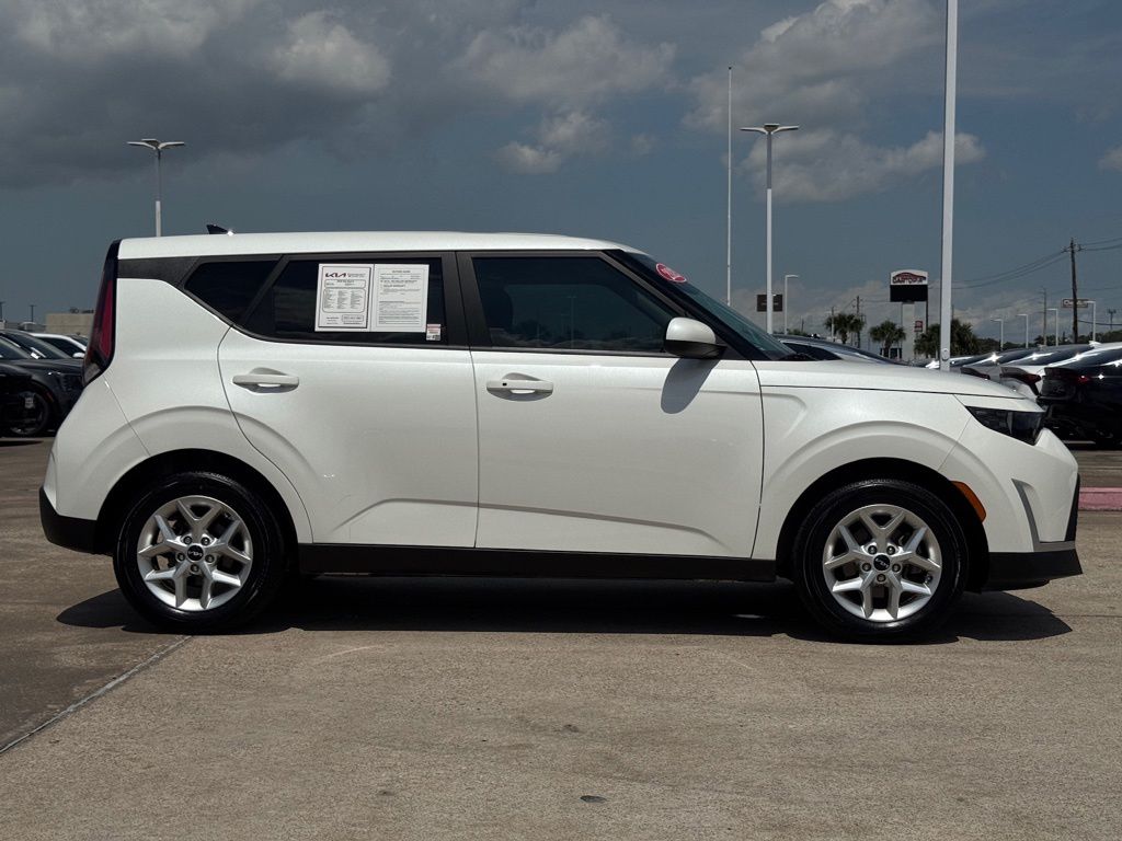 2023 Kia Soul S White at Community Kia
