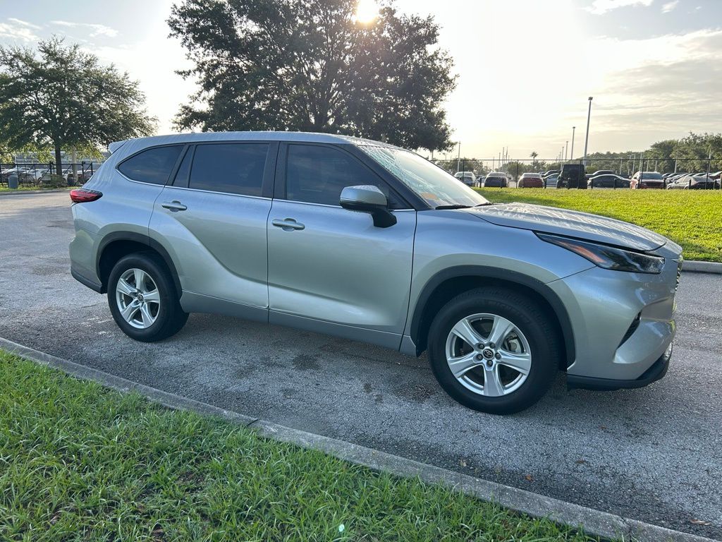 Thumbnail: 2023 Toyota Highlander - 7