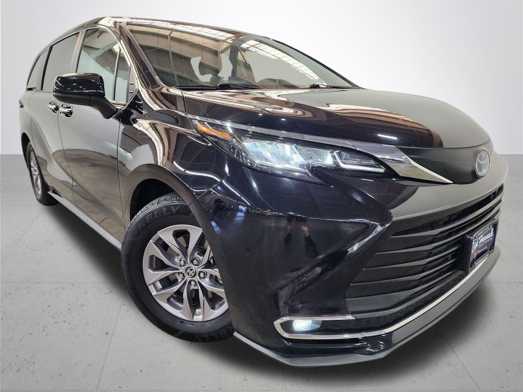 2022 Toyota Sienna XLE