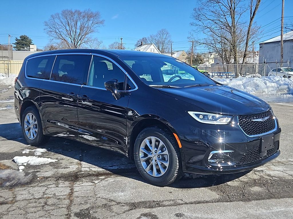 2025 Chrysler Pacifica  photo