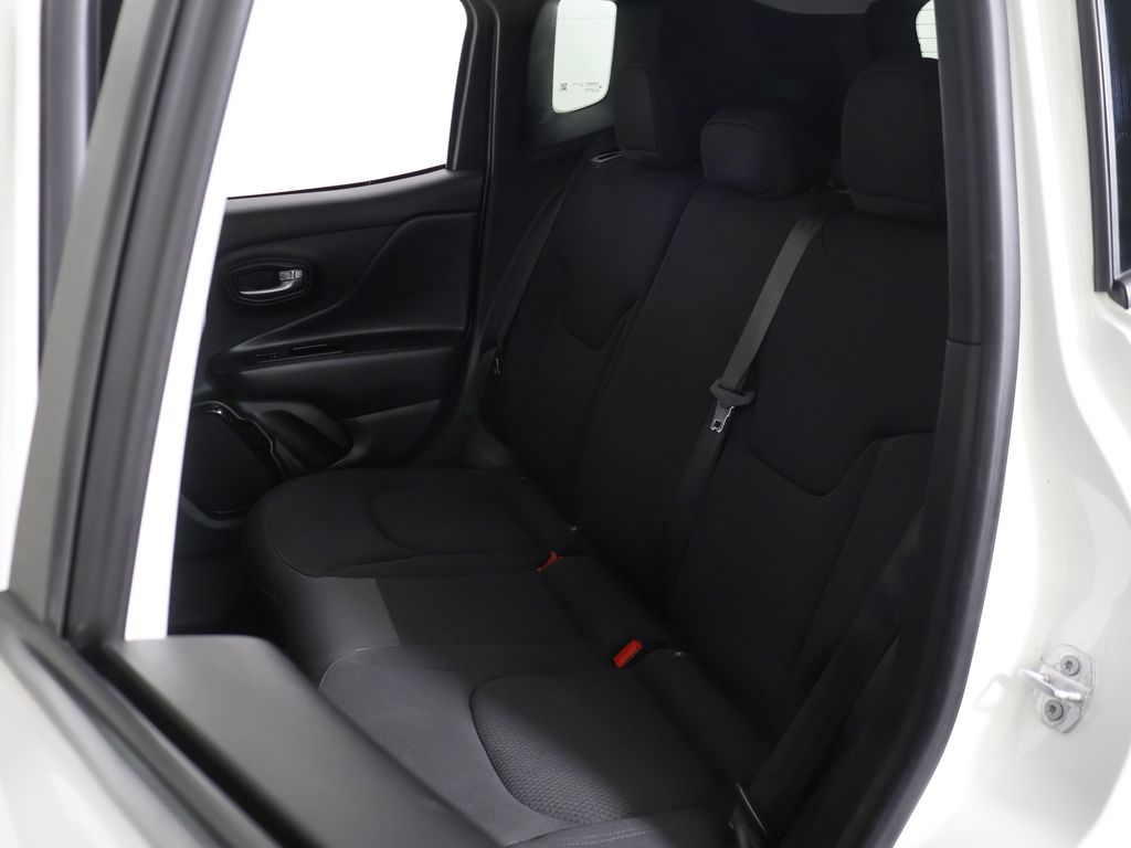 Used 2018 White Jeep Latitude image 26