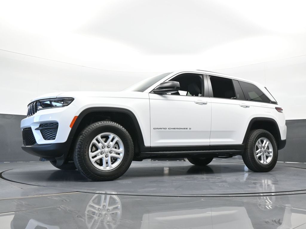 Used 2025 Bright White Clearcoat Jeep Laredo image 28