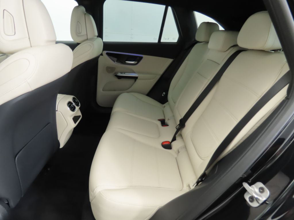 2024 Mercedes-Benz GLC 300 21