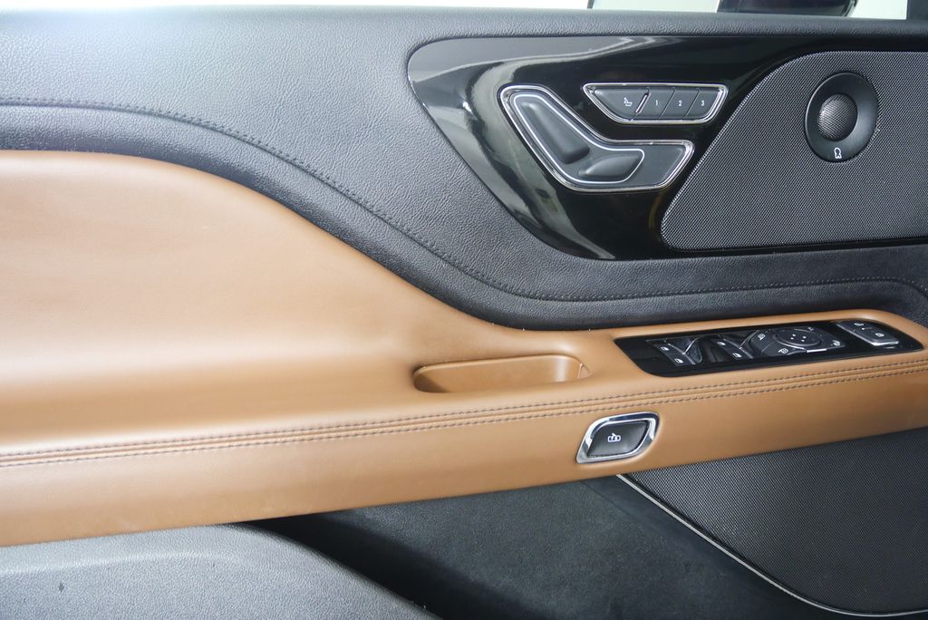 Thumbnail: 2022 Lincoln Aviator - 9