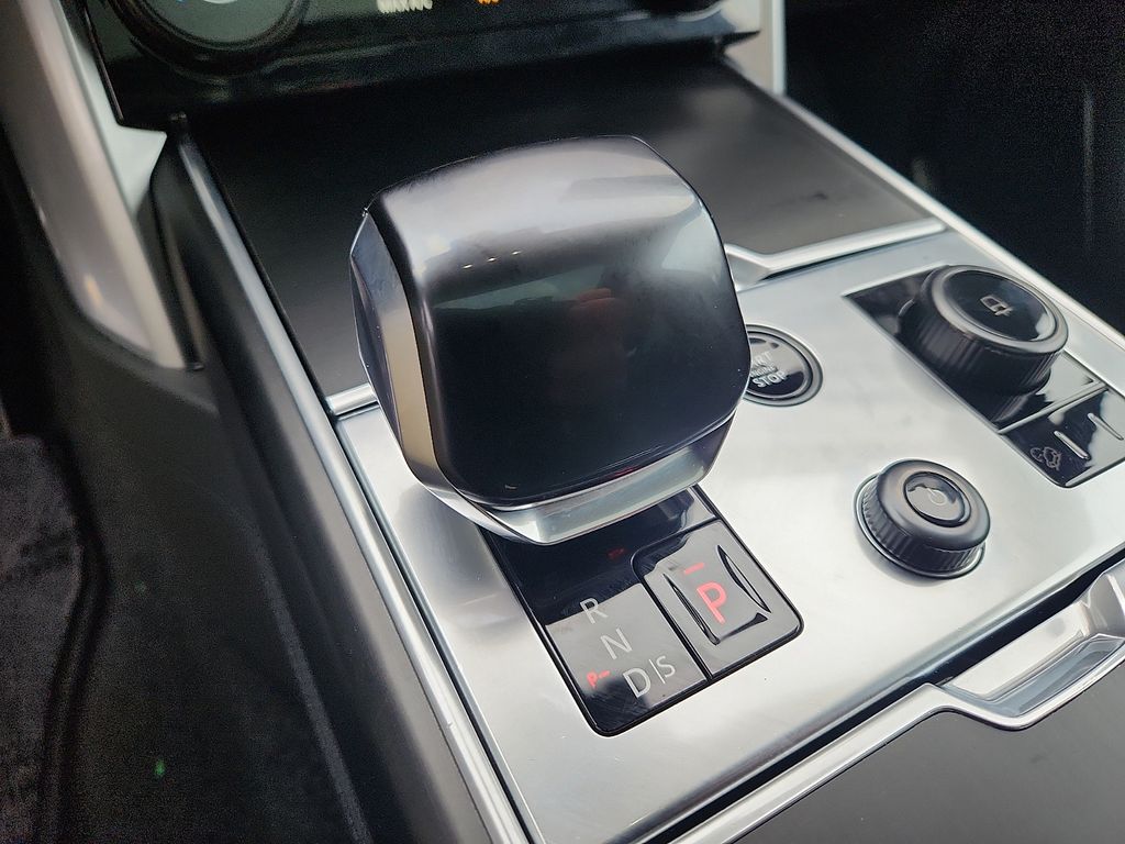 Thumbnail: 2023 Land Rover Range Rover - 15