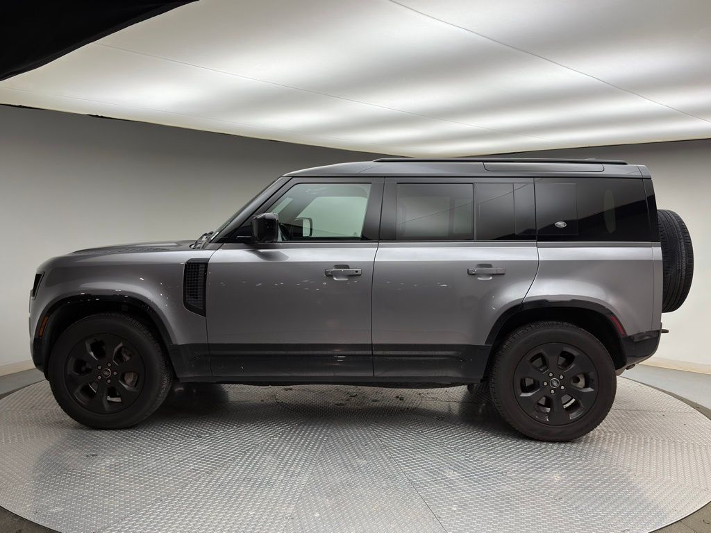 Thumbnail: 2022 Land Rover Defender - 2