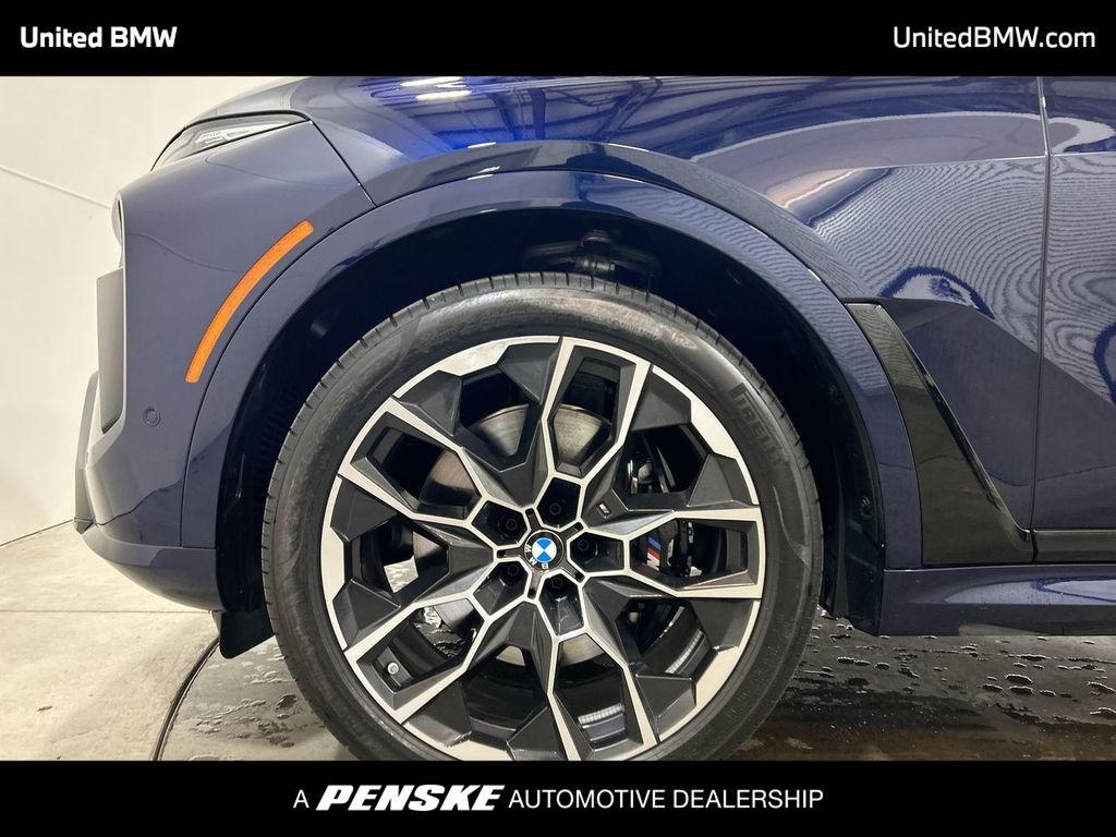 Thumbnail: 2026 BMW X7 - 10