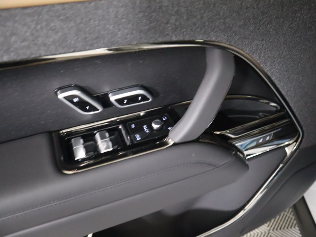 Thumbnail: 2025 Land Rover Range Rover Sport - 25