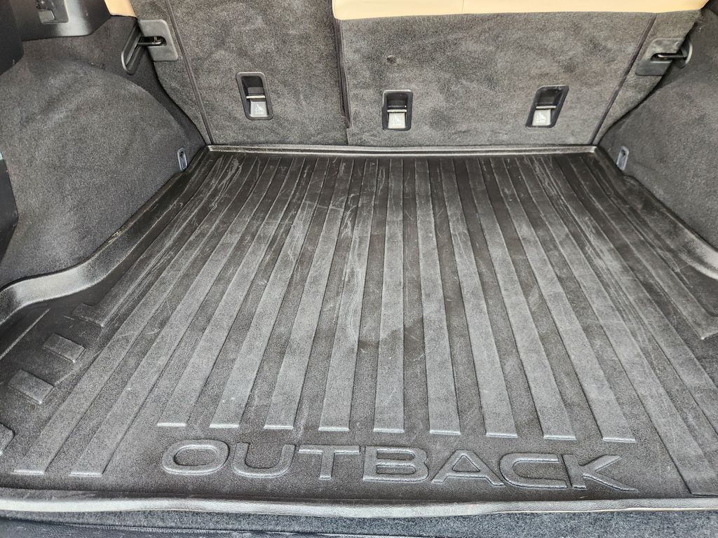 2019 Subaru Outback 2.5i White at Legacy Ford