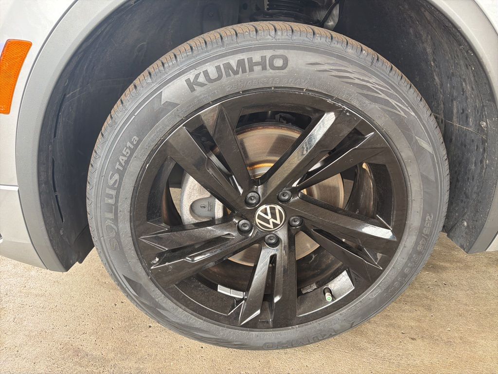 Thumbnail: 2023 Volkswagen Tiguan - 10