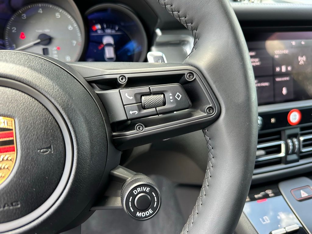 2025 Porsche Macan S 19