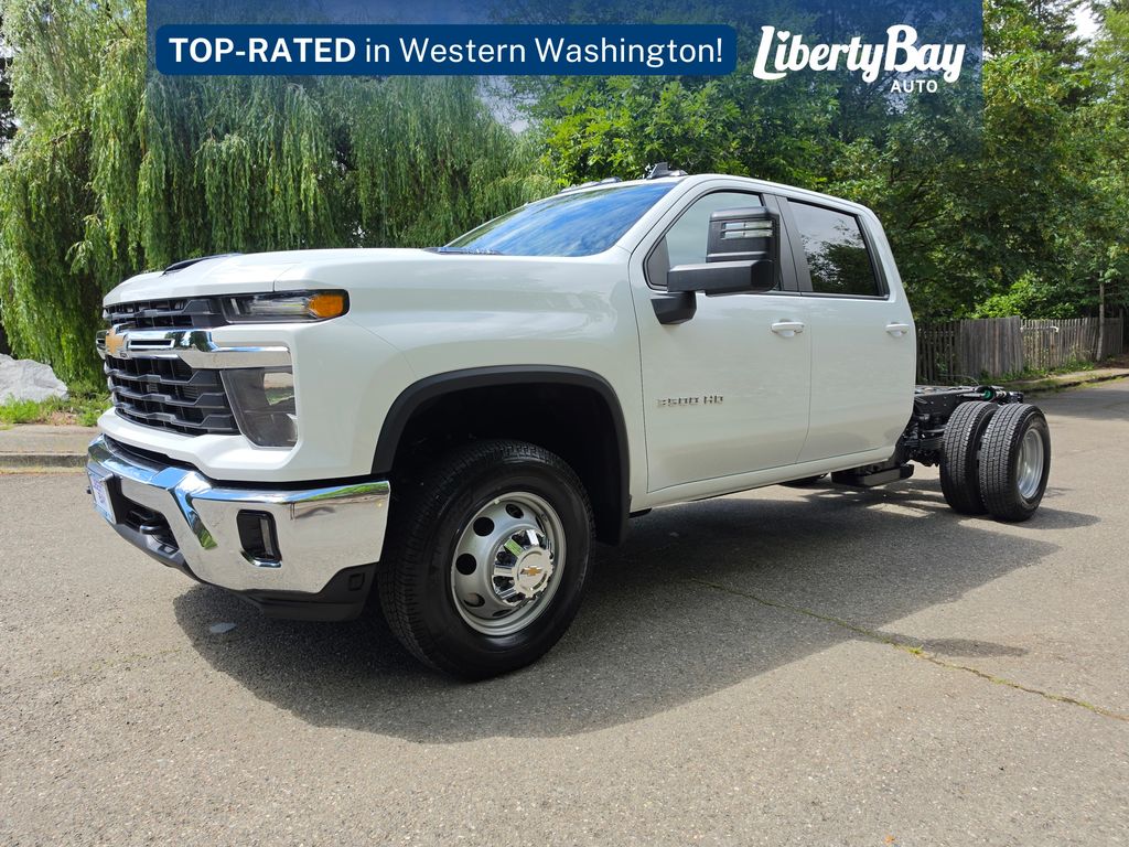 Summit White 2025 Chevrolet Silverado 3500HD Pickup Truck Four-Wheel Drive Automatic