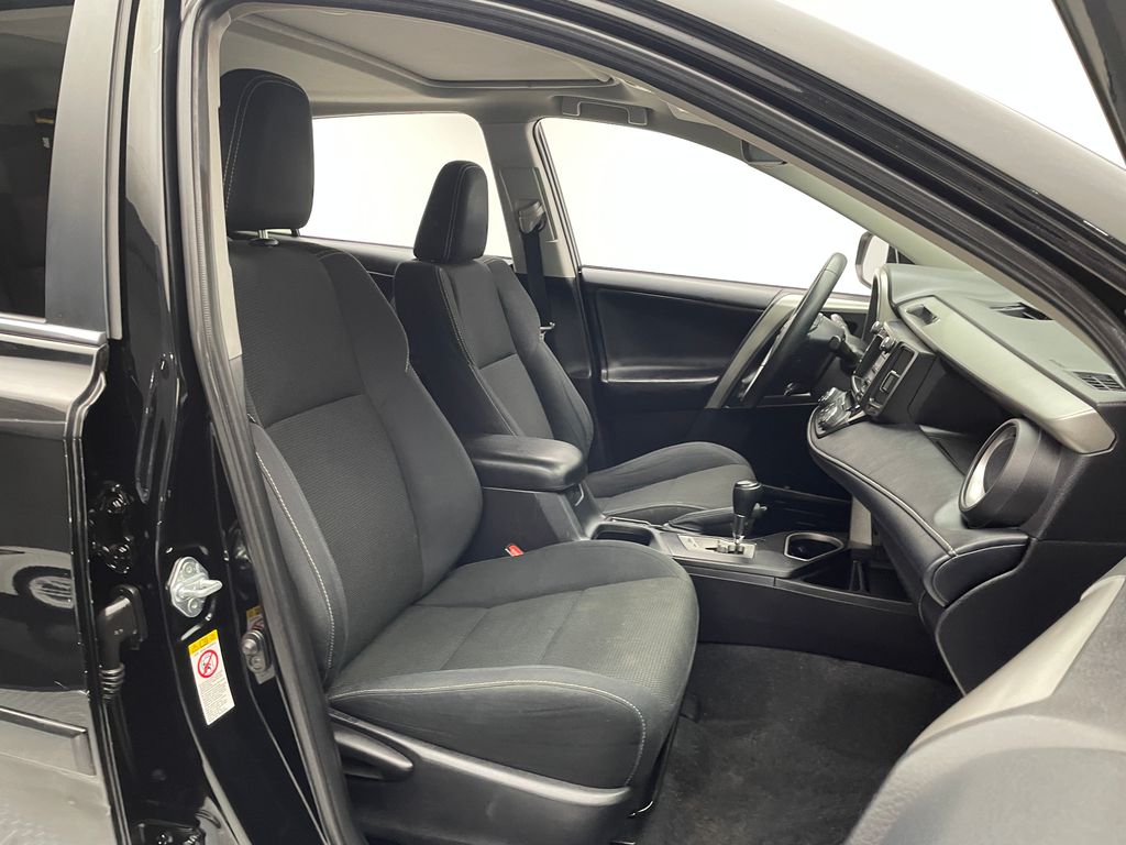 Thumbnail: 2018 Toyota RAV4 - 17