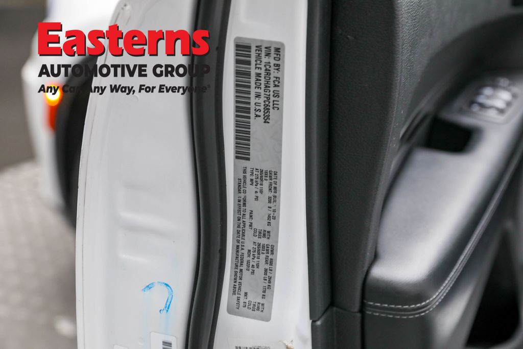 Used 2023 White Dodge SXT image 32