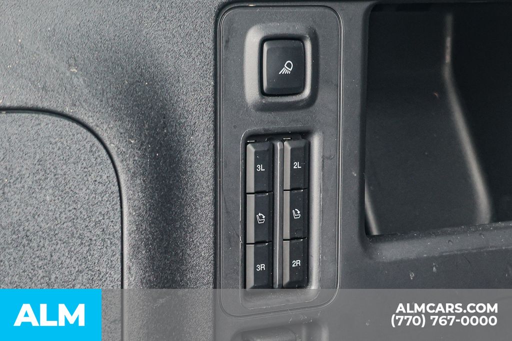 Used 2025 Silver Ford Platinum image 27