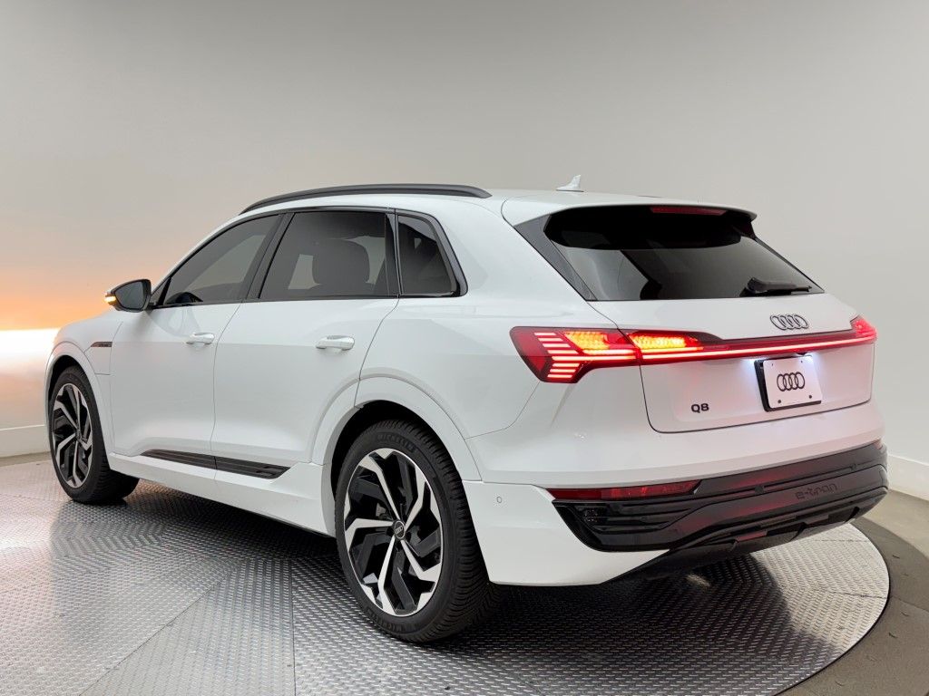 Thumbnail: 2024 Audi Q8 e-tron - 9