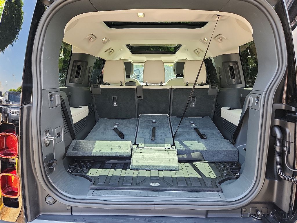 2023 Land Rover Defender 130 31