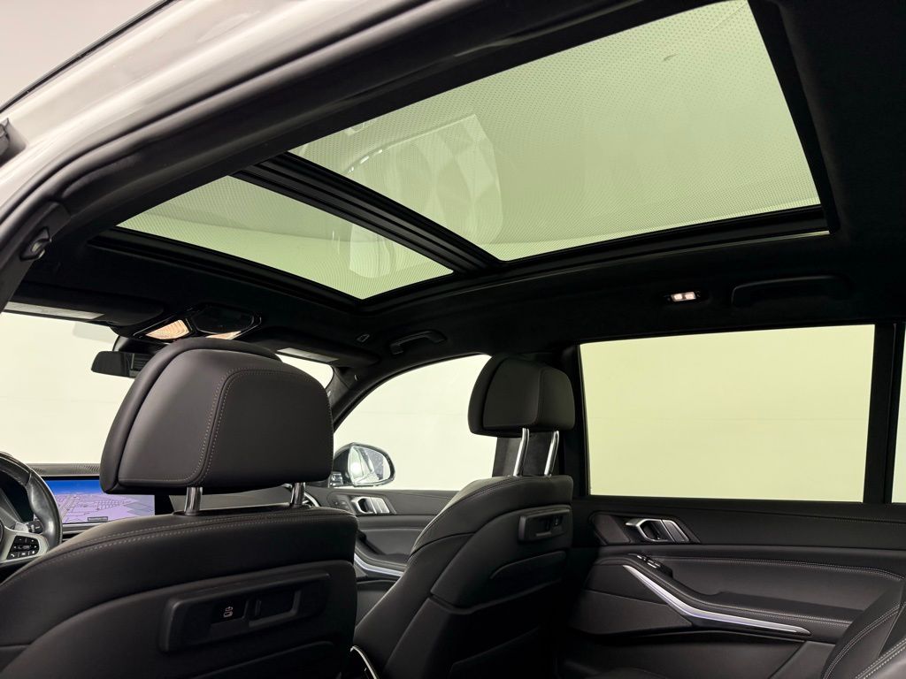 Thumbnail: 2022 BMW X7 - 24