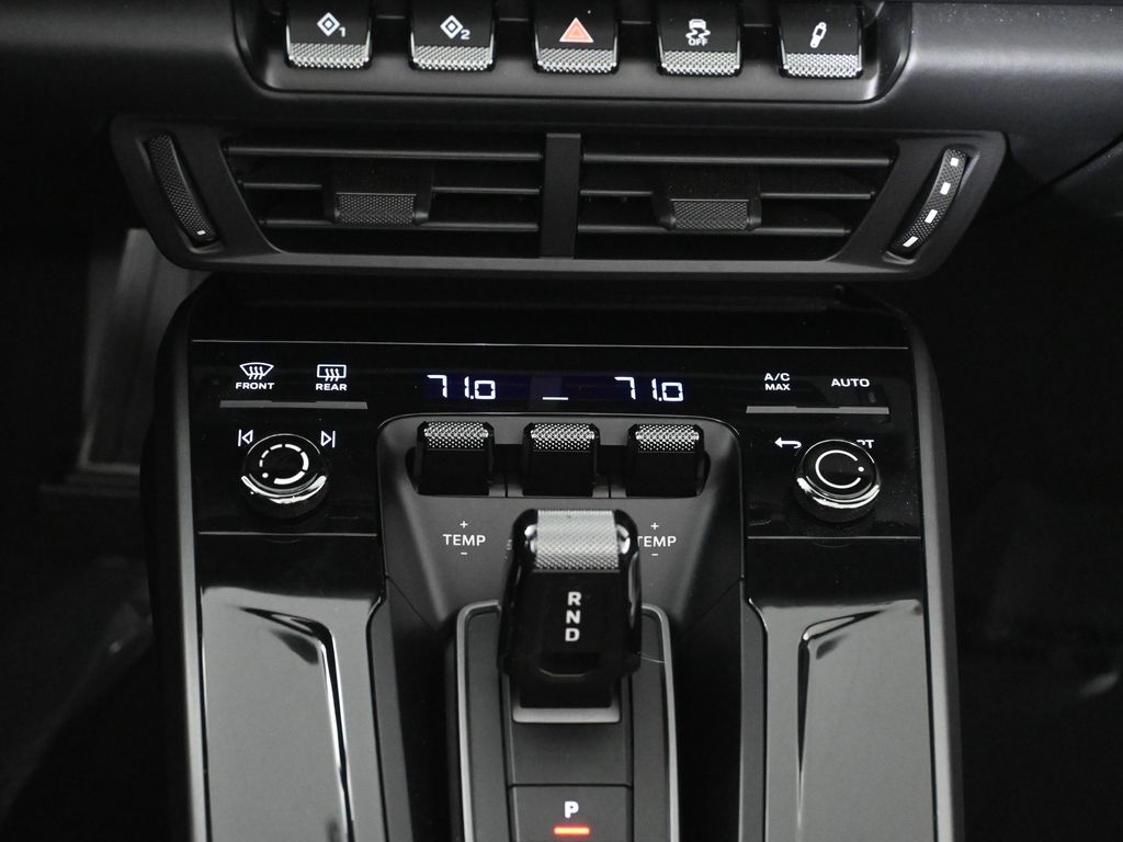 Thumbnail: 2025 Porsche 911 - 31