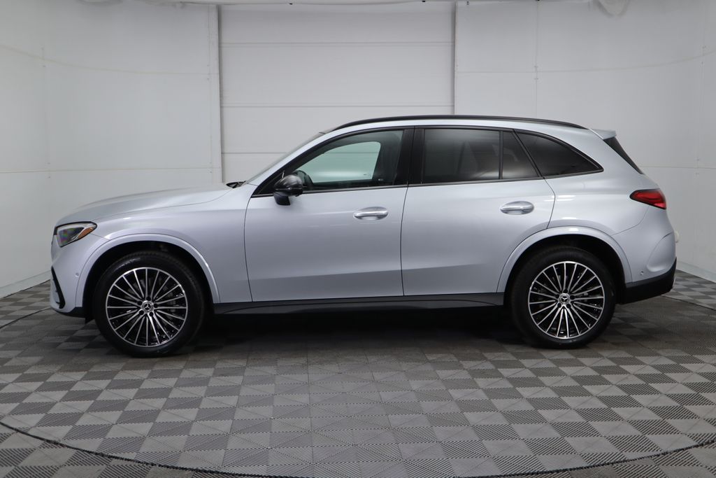 2025 Mercedes-Benz GLC 300 8