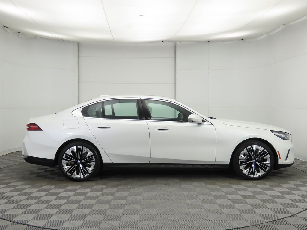 Thumbnail: 2026 BMW 5 Series - 4