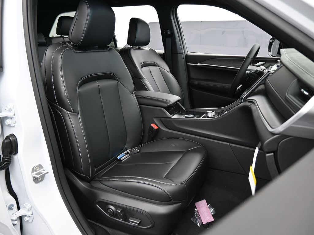 New 2025 Bright White Clearcoat Jeep Limited image 40