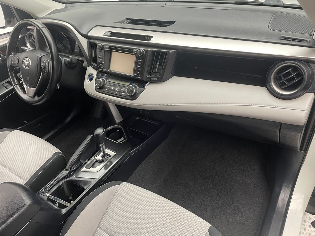 Thumbnail: 2018 Toyota RAV4 - 15