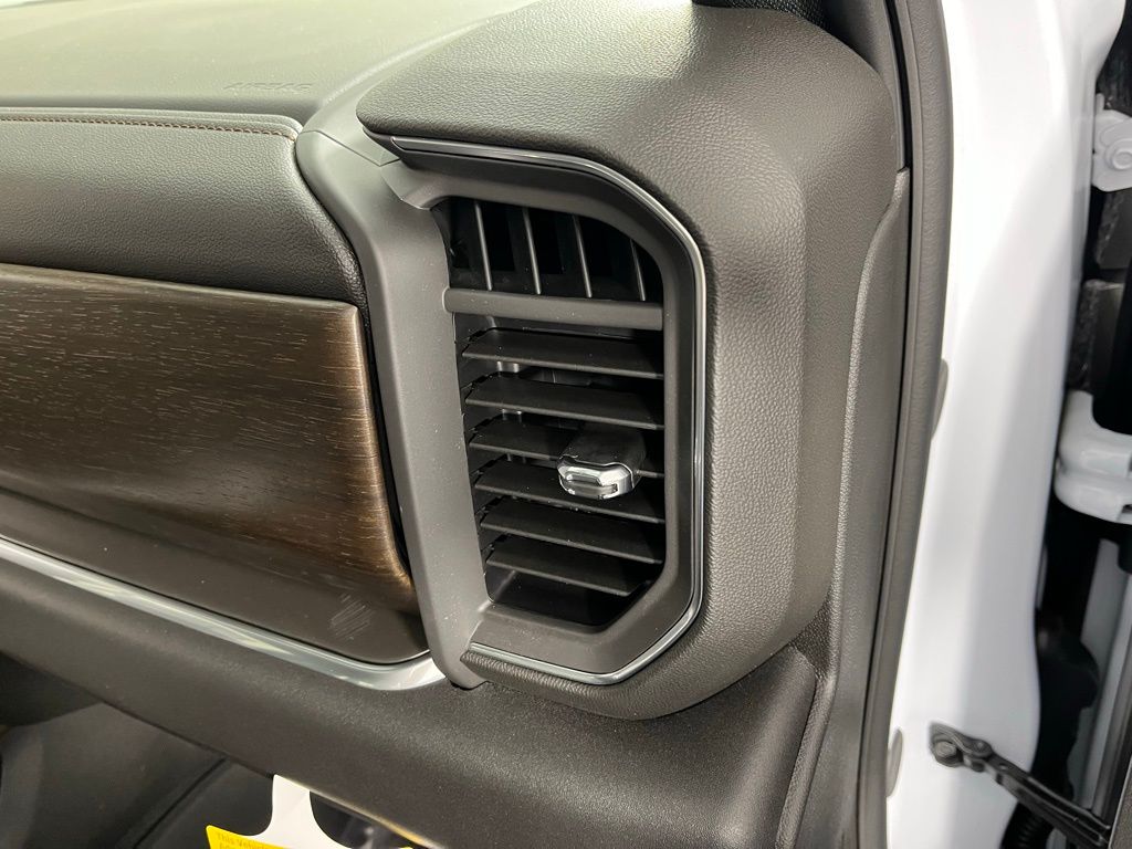 Thumbnail: 2026 Chevrolet Silverado 3500 - 12