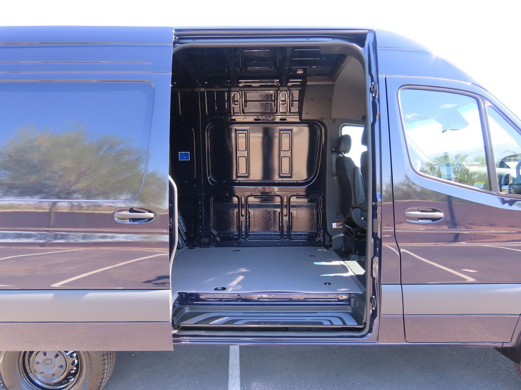 Thumbnail: 2025 Mercedes-Benz Sprinter - 24