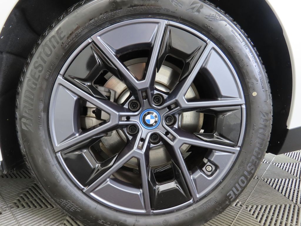 Thumbnail: 2023 BMW i4 - 31