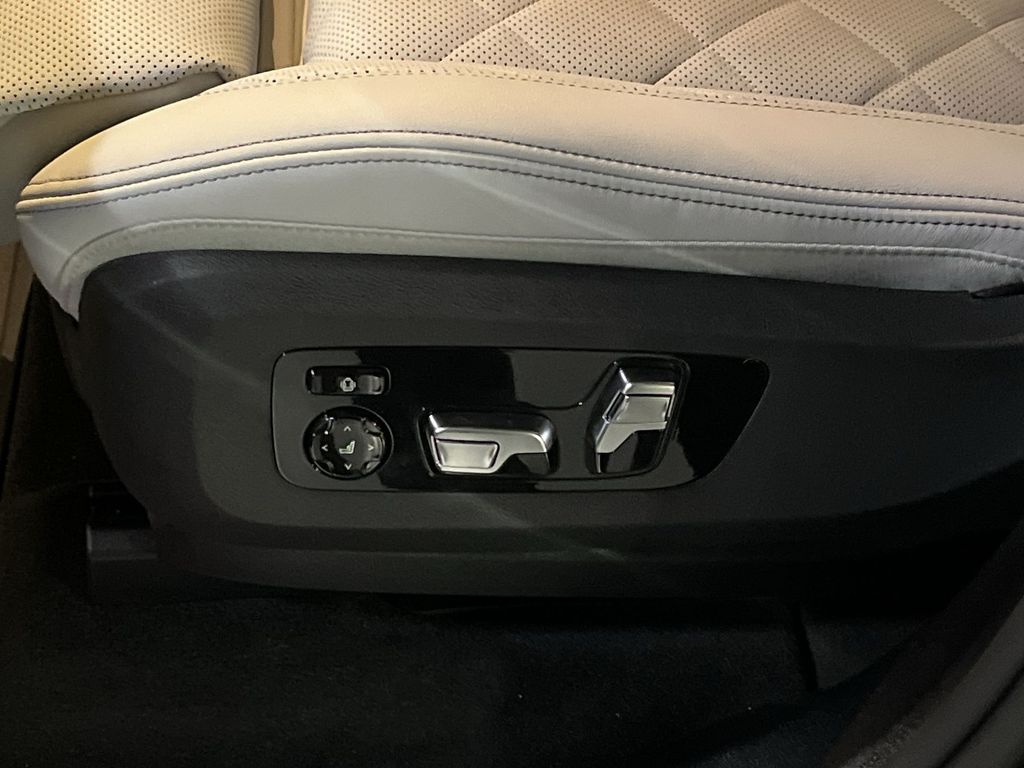 Thumbnail: 2026 BMW X5 - 12