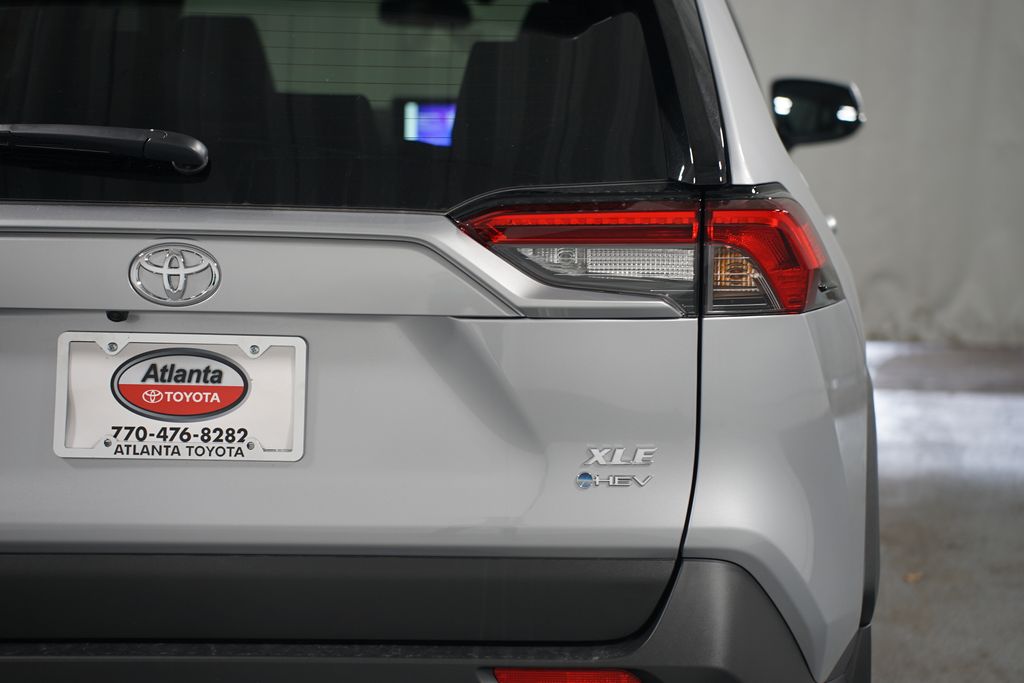 2025 Toyota RAV4 XLE 10