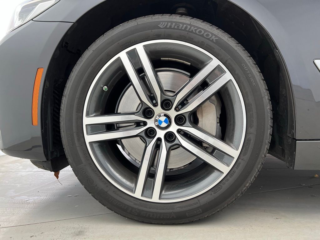 Thumbnail: 2021 BMW 5 Series - 23