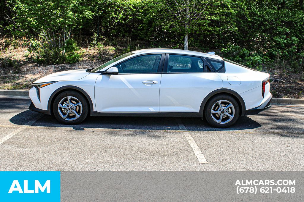Used 2025 White Kia LXS image 6