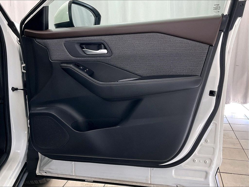 2023 Nissan Rogue — photo 12