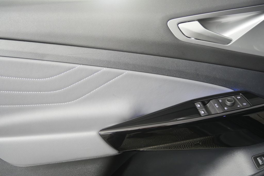 Thumbnail: 2023 Volkswagen ID.4 - 9